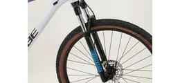 Cube Aim SLX 27,5"/29" MTB Offroad 18-Gang Shimano Kette, Rock Shox Federtgabel 29 Zoll Herrenfahrrad 18 Gang Kettenschaltung weiß Rahmenhöhe: 18" / M