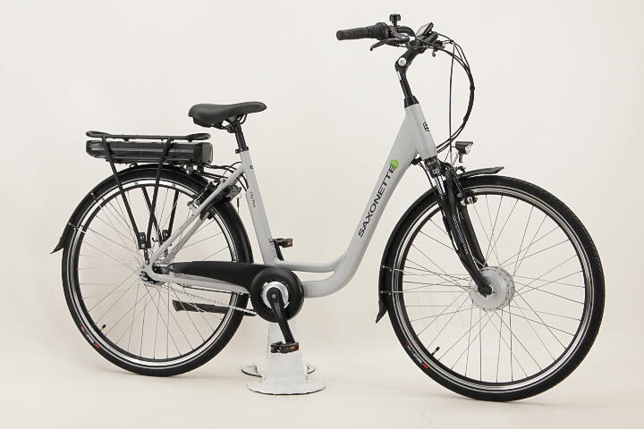 Saxonette City Plus 7 CB 28 Zoll Damen E-Bike mit 7-Gang Rücktrittbremsnabe 468Wh 13 Ah Akku silber Rahmenhöhe: 45 cm